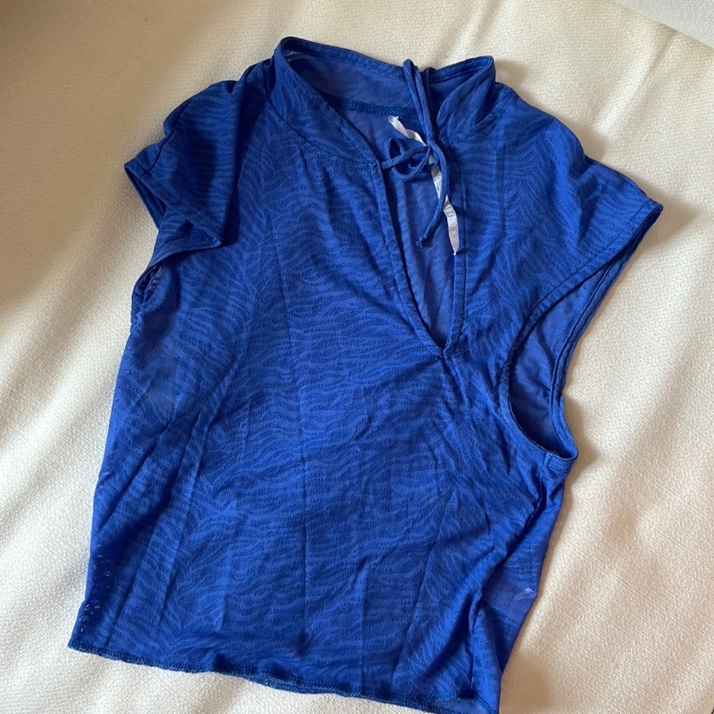 ARE YOU AM I top! Blue zebra print. Size Small